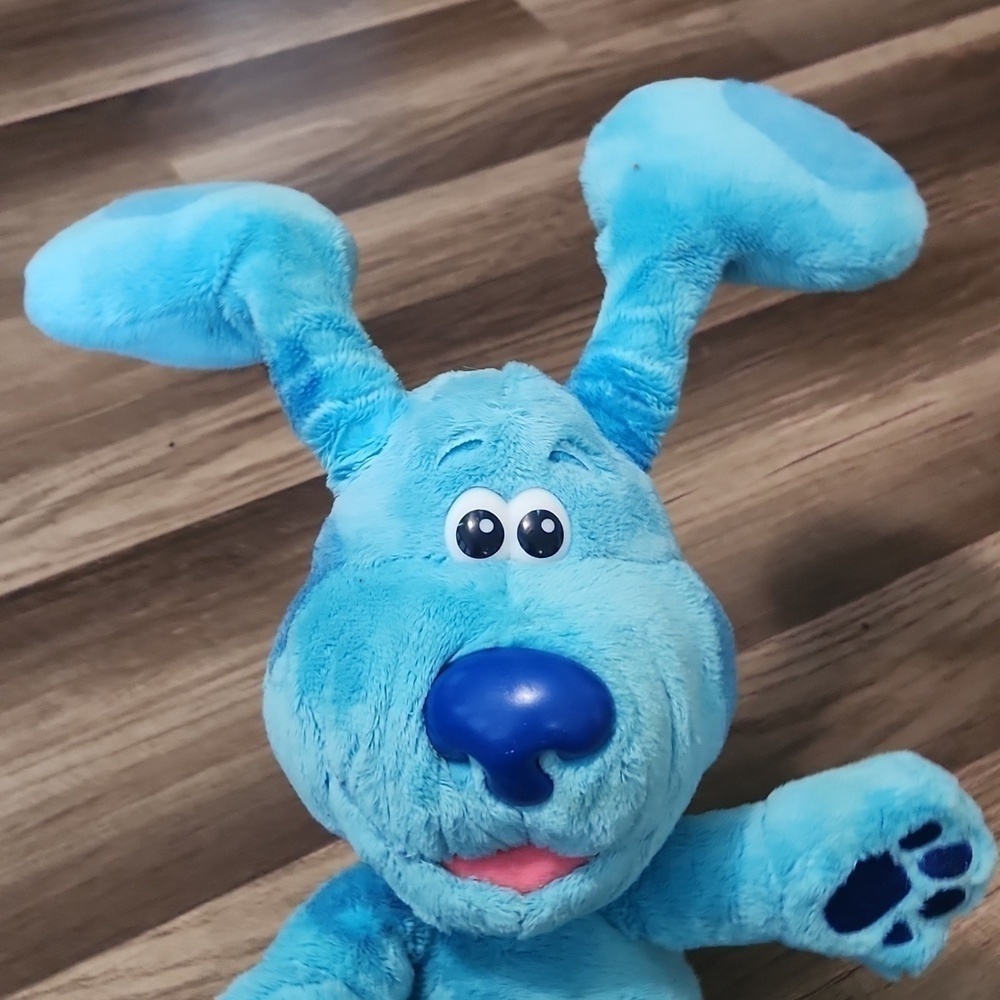 'Blue's Clues & You! Peek-A-Blue Interactive 11" Plush Barks Talks - Picture 8 of 8